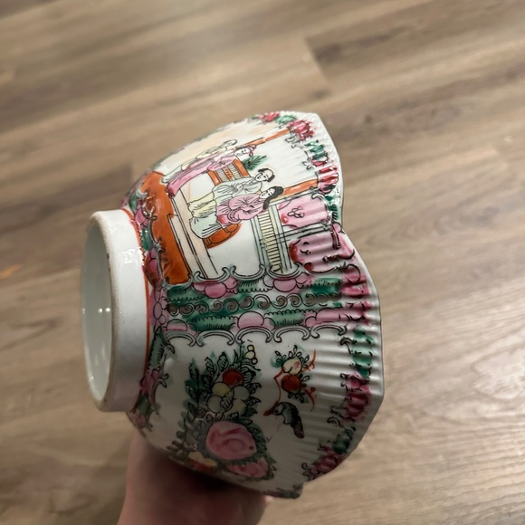 Antique Chinese Lotus rose medallion Famille rose bowl - Picture 4 of 7